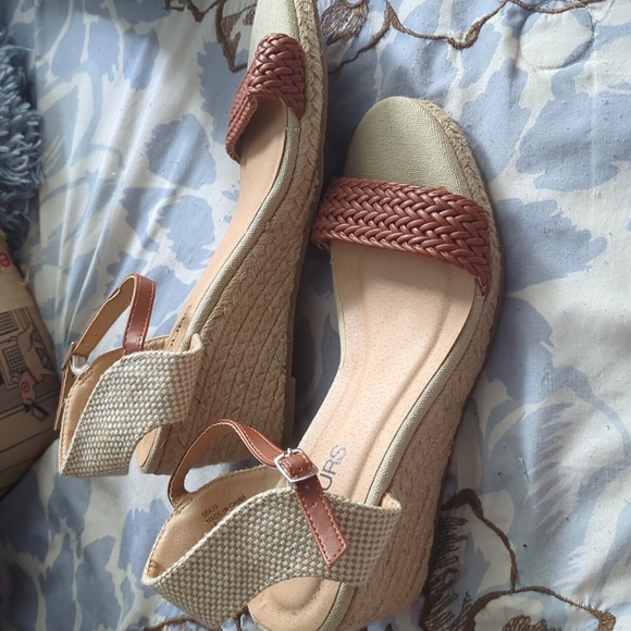 Braided wedges - Picture 1 of 3